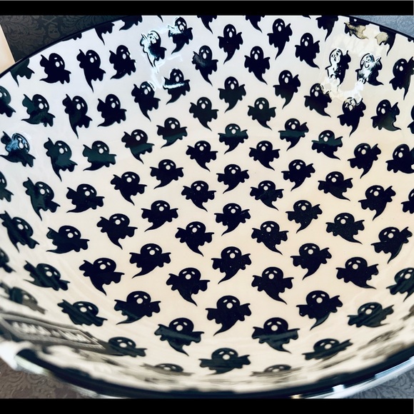 Halloween Stoneware Black Flying Ghosts Bowl 10” Diameter Spooky - Picture 5 of 6